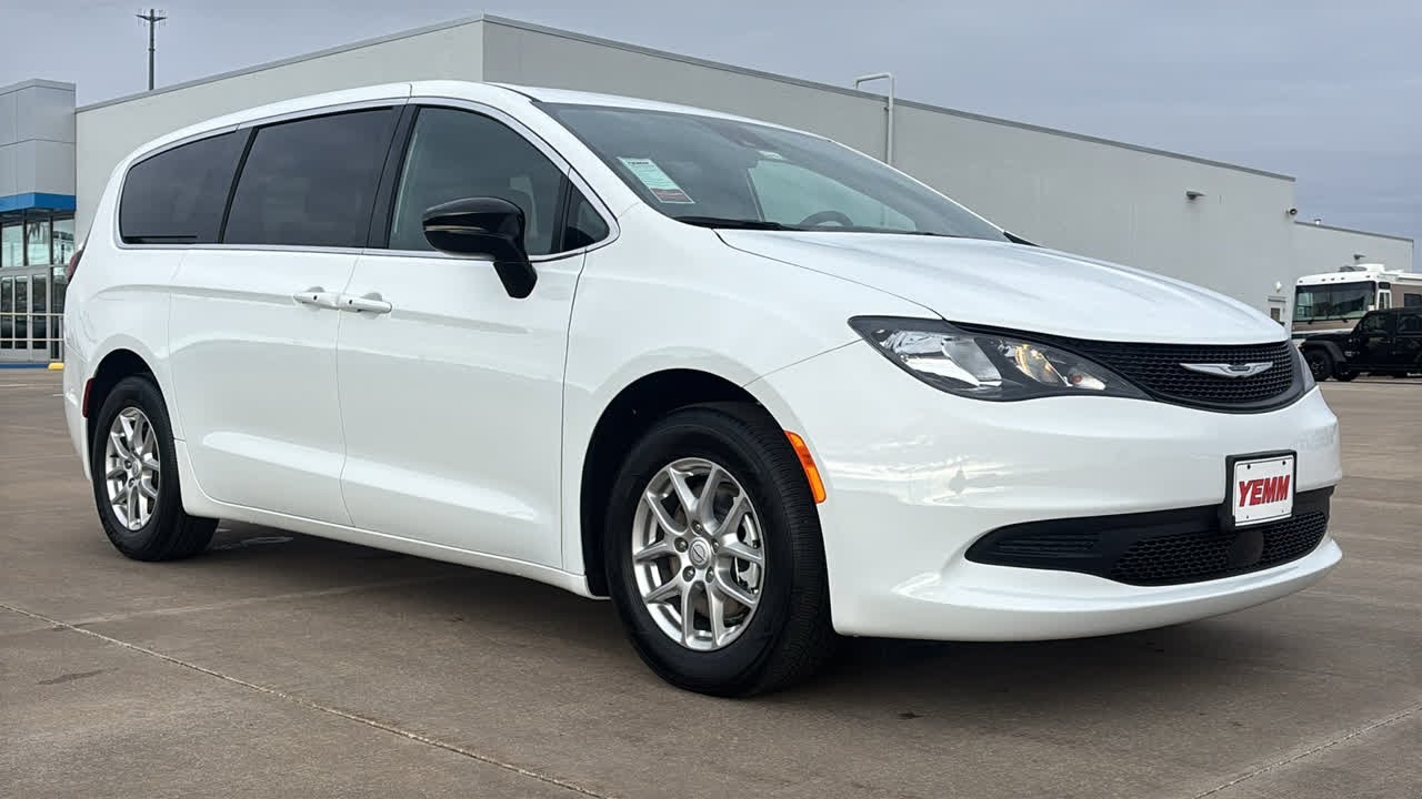 2026 Chrysler Voyager LX Galesburg, Burlington, Peoria, Kewanee, Moline IL