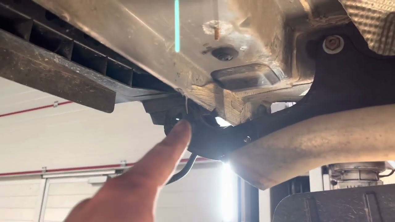 AUTOSERVICE JUSTMI - Plaatsen trekhaak Renault Clio IV + korte demonstratie AUTEL MS906 PRO