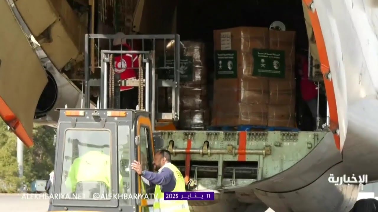 مشاهد من إنزال المساعدات السعودية من الطائرة الإغاثية الـ 9