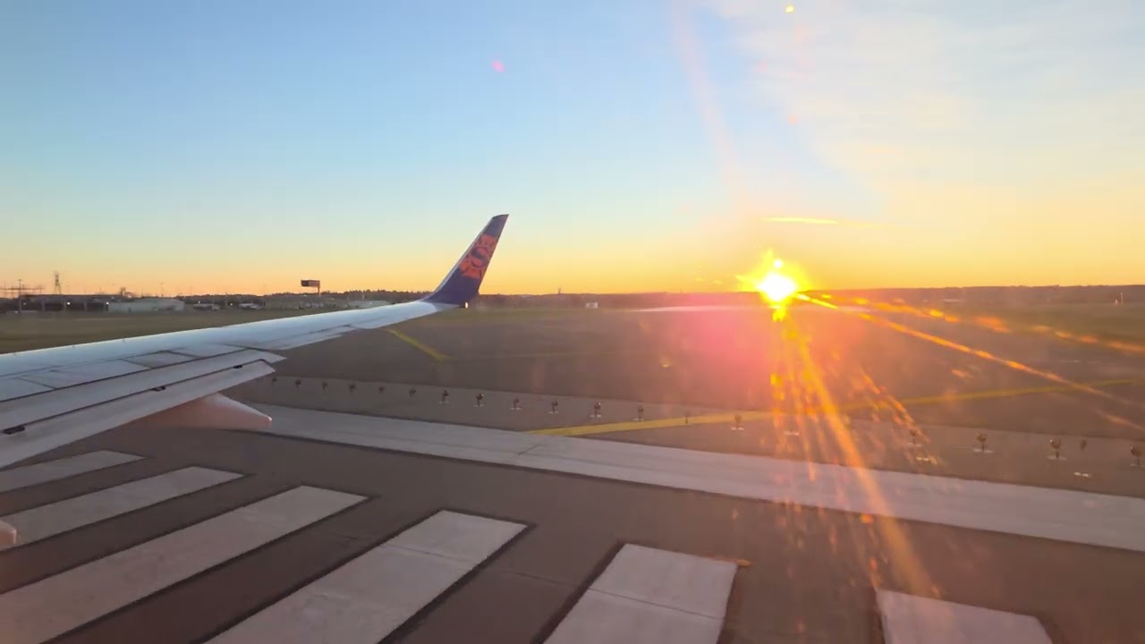 MSP Terminal 2 Departure Sun Country 737-800 Starboard Seat 4K HDR