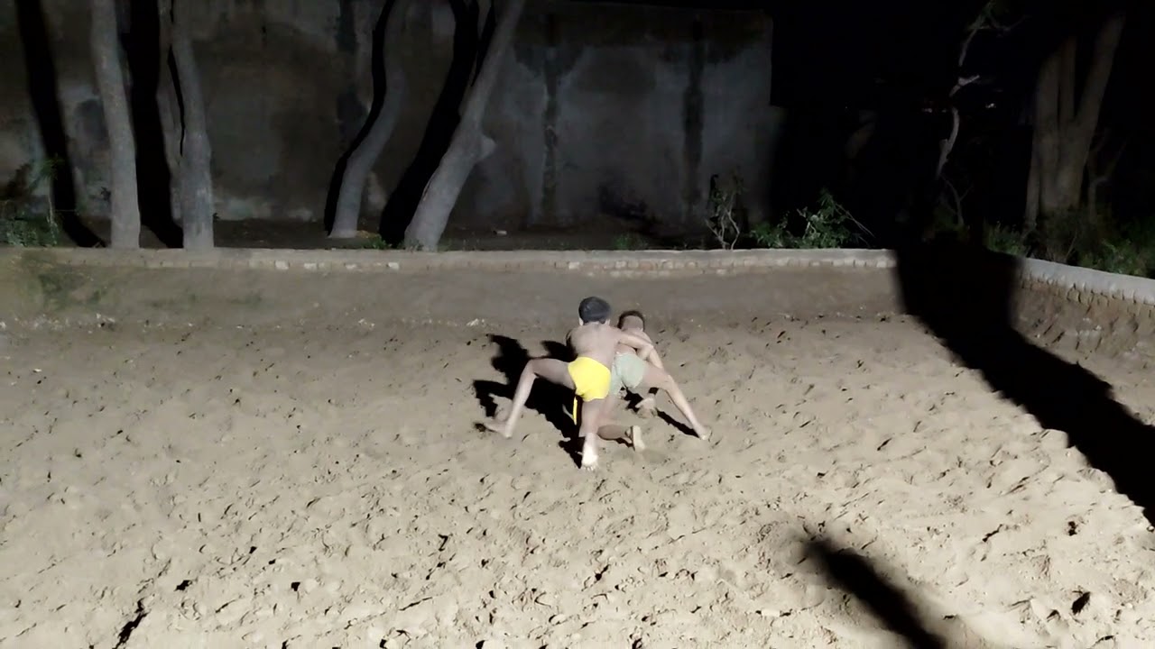 Fannu pahalwan vs Bharat pahalwan jor karte hue Bal roop hanuman akhada aring #kushti #wrestling #fu