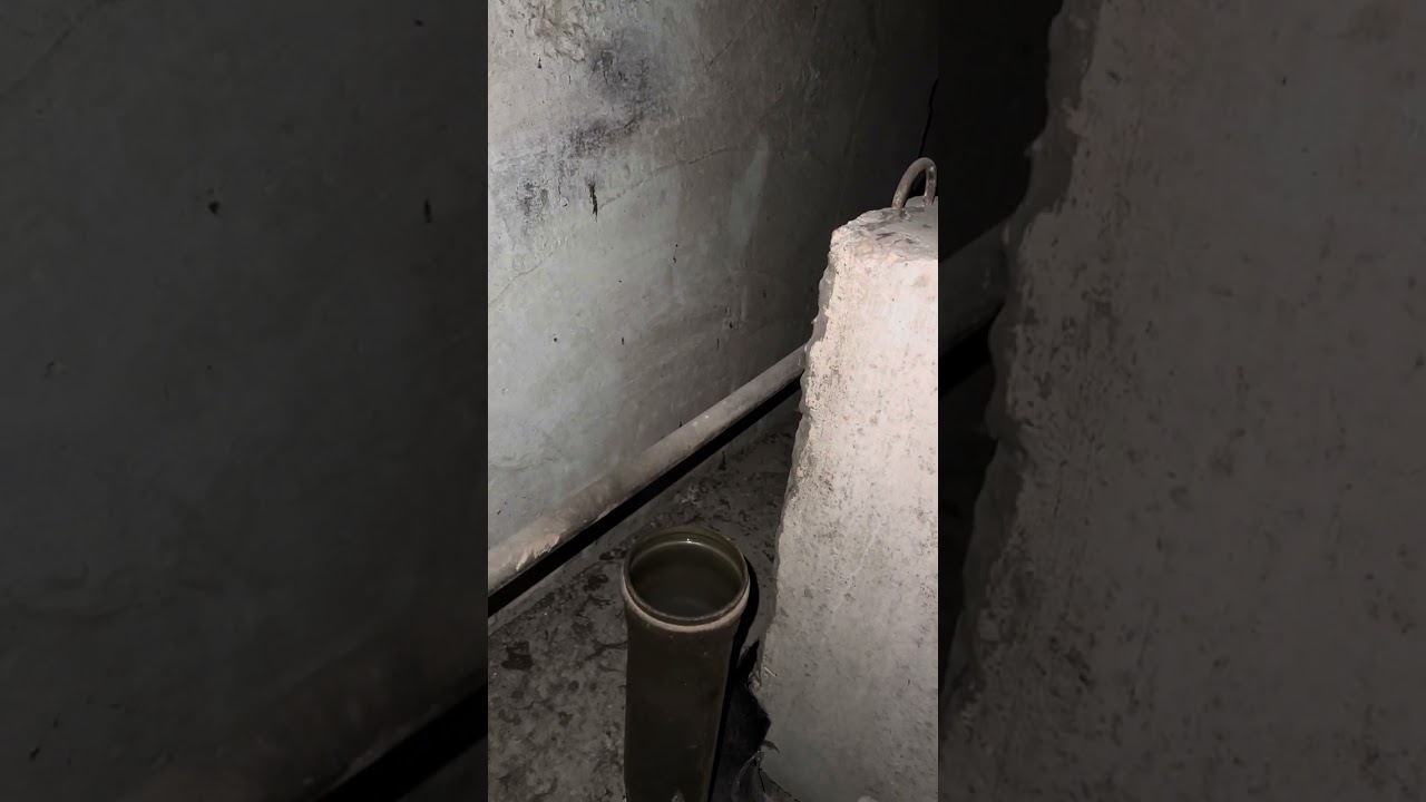 Не доделанные канализация и вентиляции на верхнем тех этаже 10 этажного дома. Год строительство 94г.