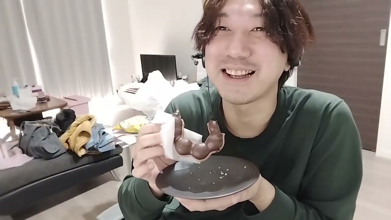 ポンデリング６個をダラダラ食べるだけの動画です。