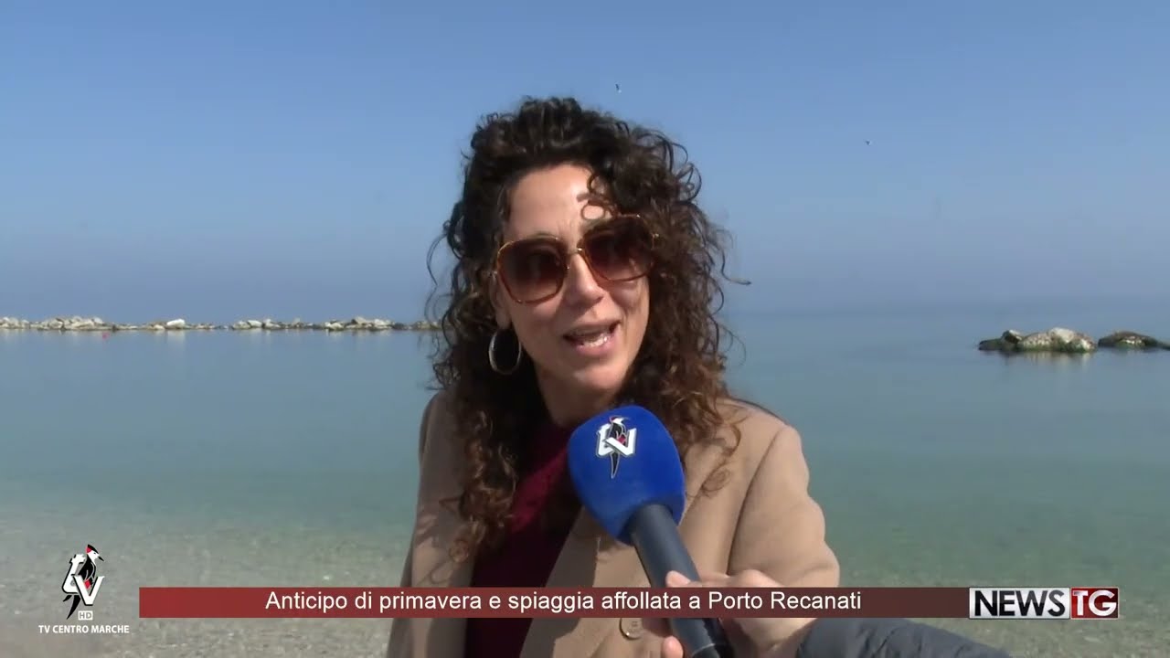 Anticipo di primavera e spiaggia affollata a Porto Recanati