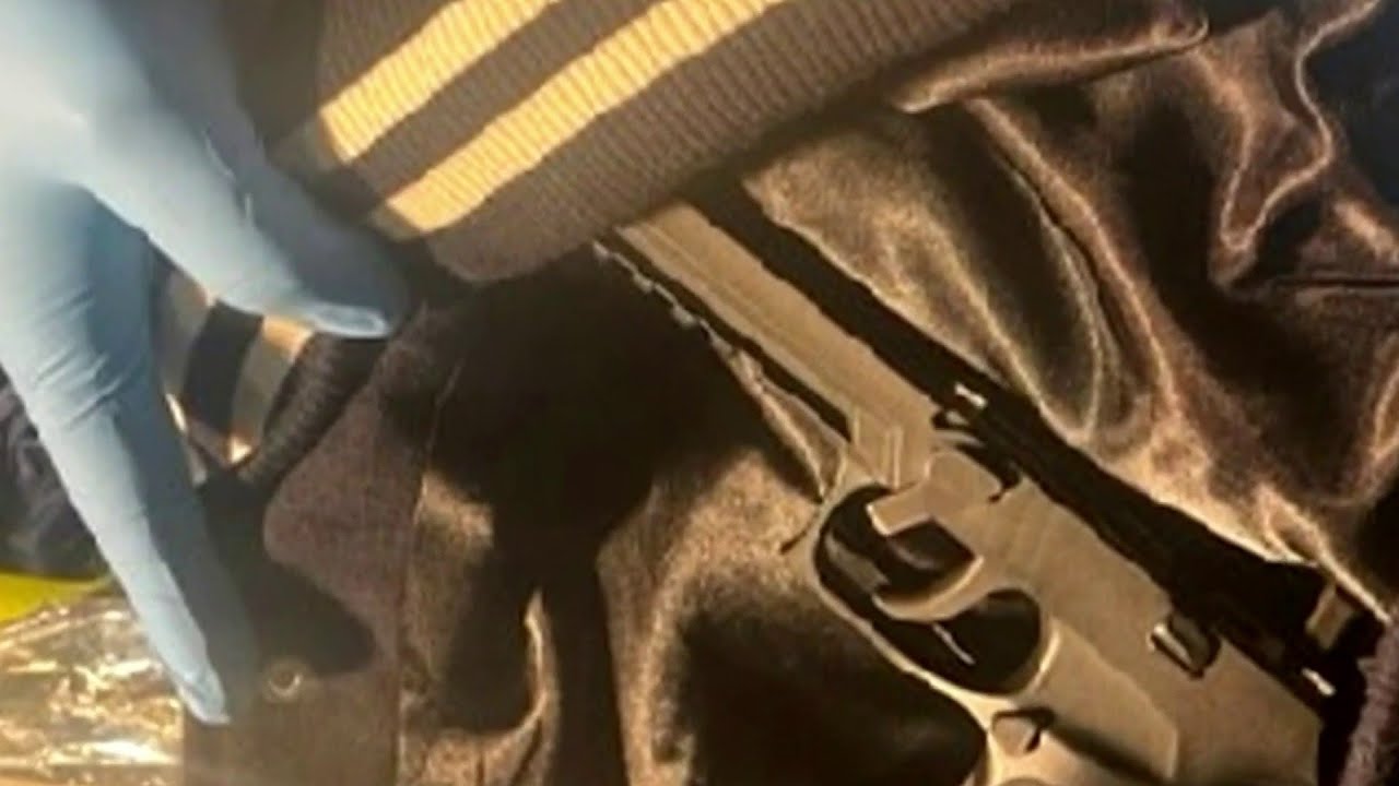 Record number of guns found at US airport security checkpoints in 2022