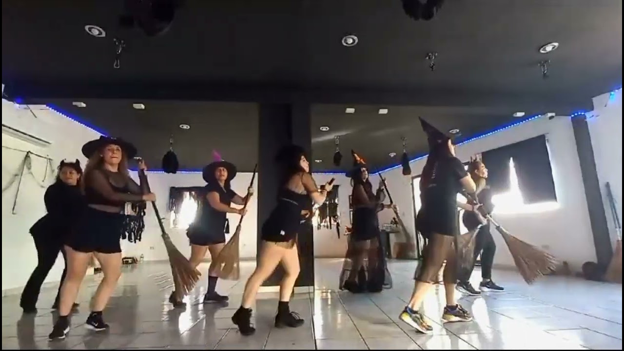 Las brujas - Sonora dinamita / cumbia / zumba / hallowen