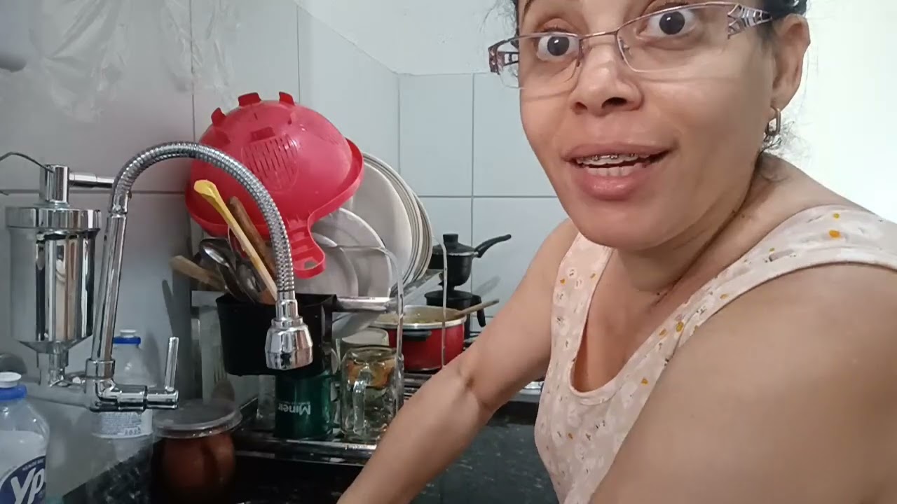 Hj o vídeo é diferente fazendo almoço pra o primeiro dia de aula da minha princesa TD pra vcs verem 
