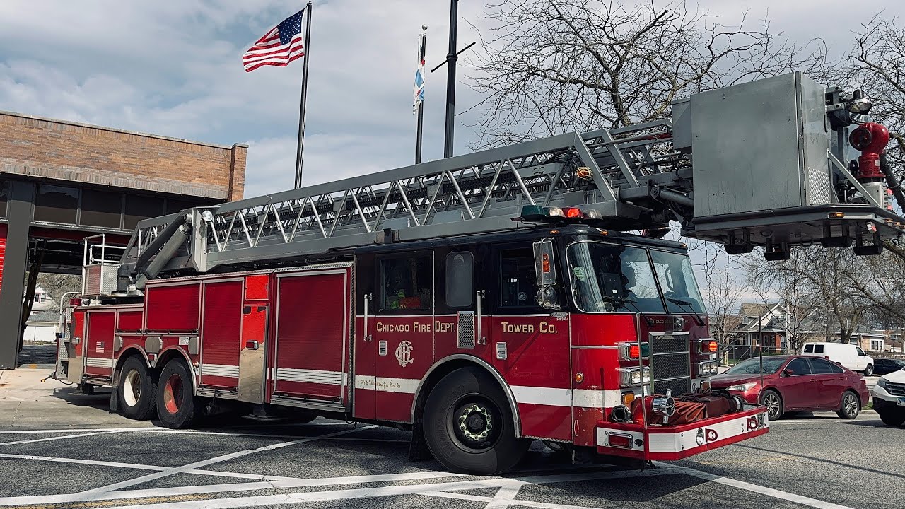 Chicago fire department Ambulance 47 Engine 108 Tower 23 responding/ Truck 26 [1080p HDR]