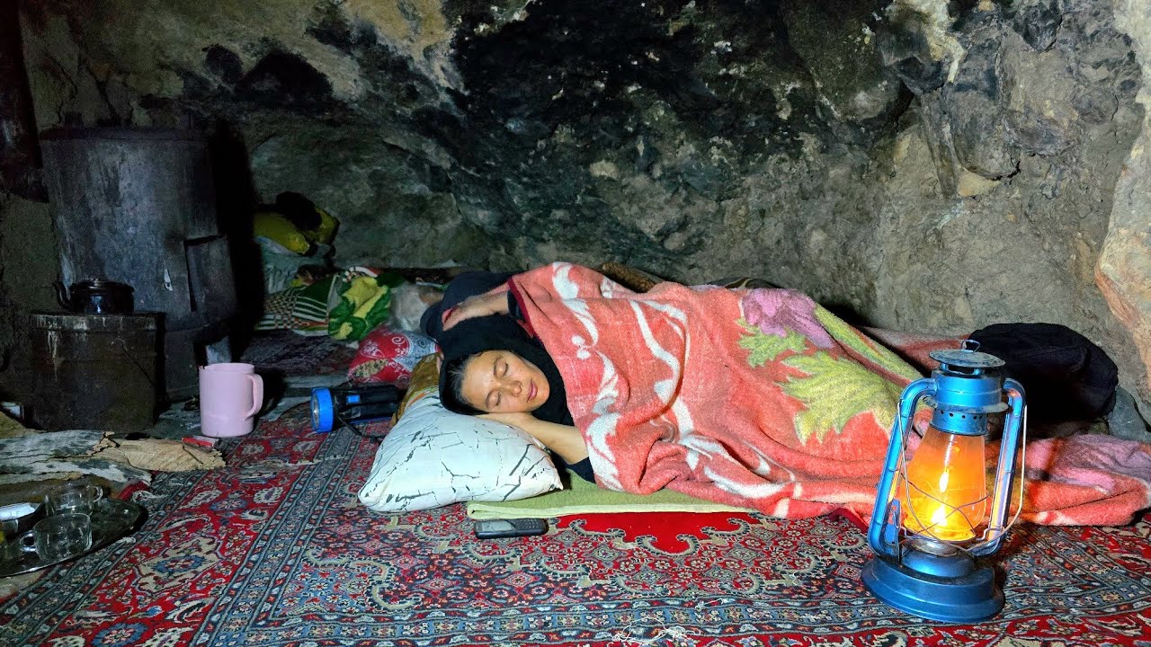 🌙 Nomads Survive Ramadan in Iran&rsquo;s Mountains | 🏔️ Cave Life & Cooking Sahur