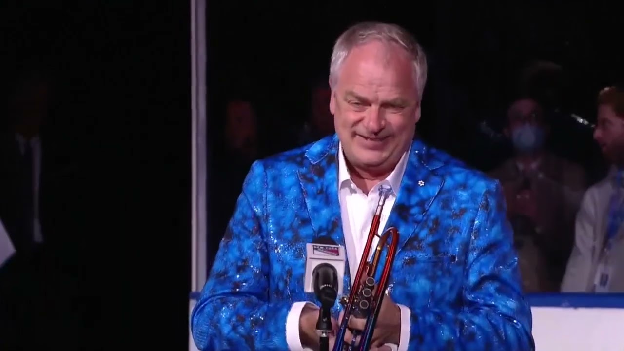 Jens Lindemann and NY Phil trumpets play Oh Canada and Star Spangled Banner at Madison Square Garden