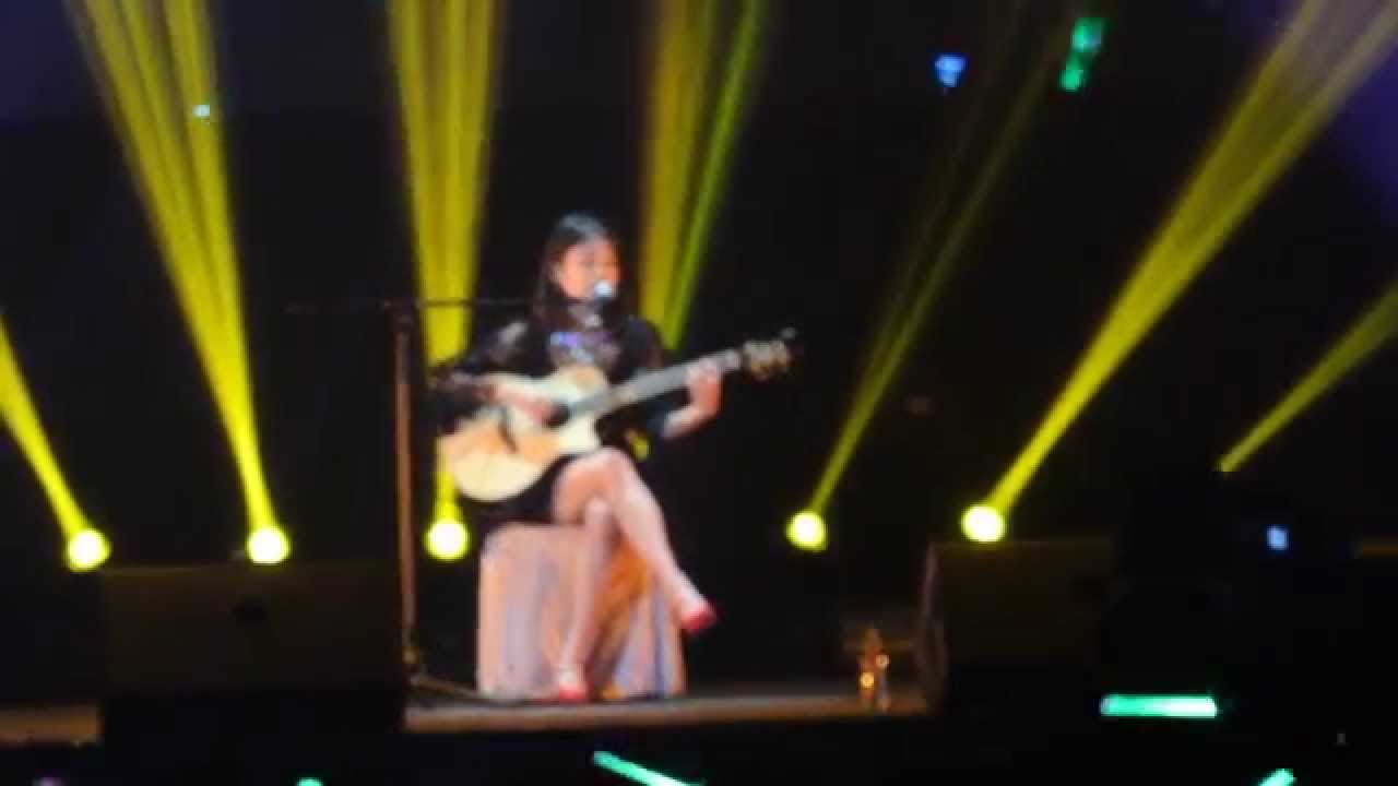 [140323IU MODERN TIMES SHOWCASE IN HK - 揮著翅膀的女孩