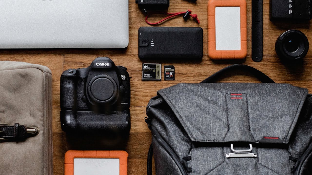 10 Essentials For Beginner Videographers & Photographers!