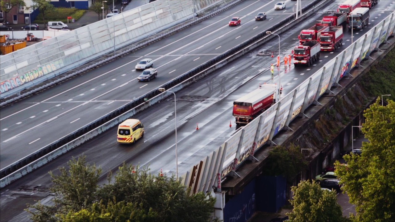 A10 West, 40 zwembaden vol asfalt