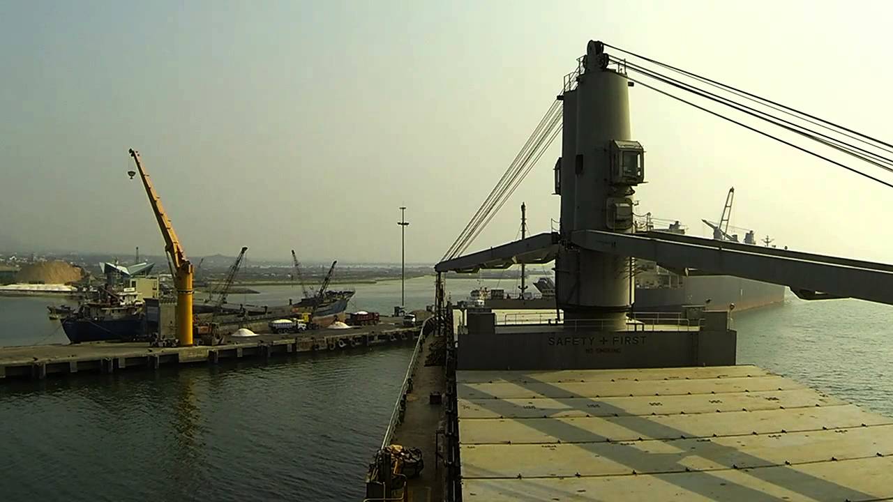 HARBOR PILOT (ch.14) [HD] - Bela Nesia berthing Camranh portside to (swinging)