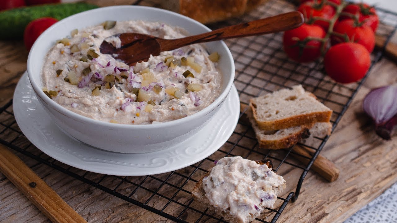 Tu ce mănânci sănătos când ești pe fugă? Eu fac pastă proteică de ton, cu brânză cottage și ouă! 🥣🥚