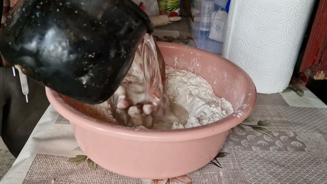 Borș cu fasole și leustean cu paine la cuptor a la Cornel la casuta din Padure