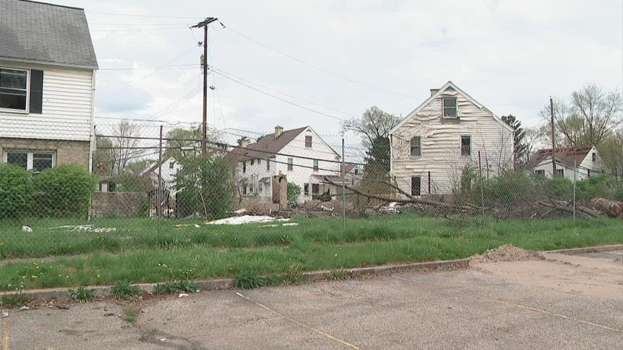 2 fires at abandoned Whitehall condos generates attention from police, fire departments