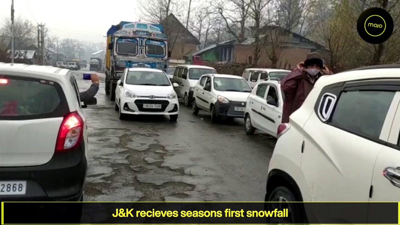 Seasons First Snowfall In Kashmir-&nbsp; Jammu Srinagar Highway Blocked