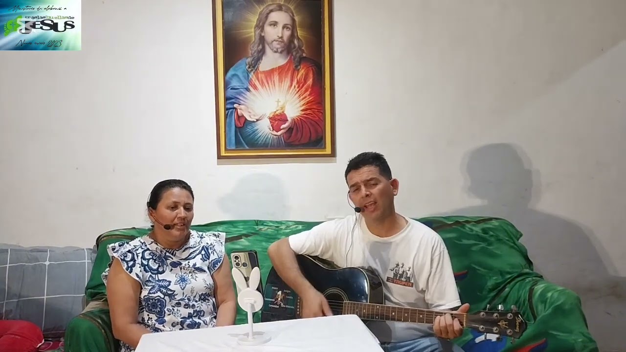 UNIDOS EN LA VIDA  Canto de Entrada  Pbro.  JoaquÍn Madurga-COVER TRAS LAS HUELLAS DE JESÚS.
