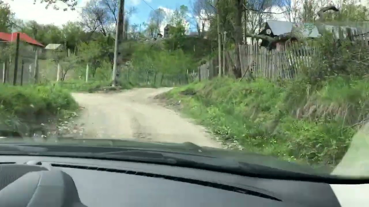Cum se urca pe drumul spre Crucea Domnitorului Melicesti din comuna Telega