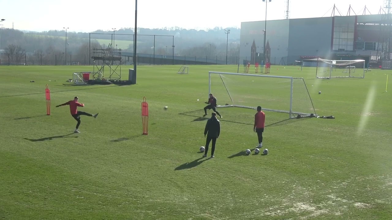 Barnsley F.C. | Goalkeeper Training | M-1 Shot Stopping & Moving Ball Scenarios