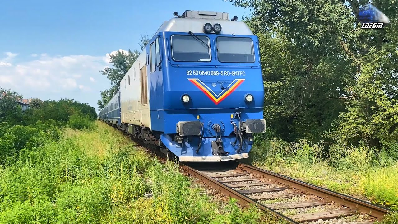 Trenul IR1742 Satu Mare-Cluj Napoca-Brașov-București Nord in Orașul Satu Mare - 08 August 2023