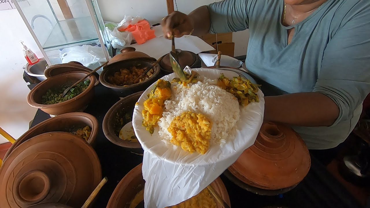 අද දවල් කෑම රාගමින්... Rice and Curry at Flames Kitchen