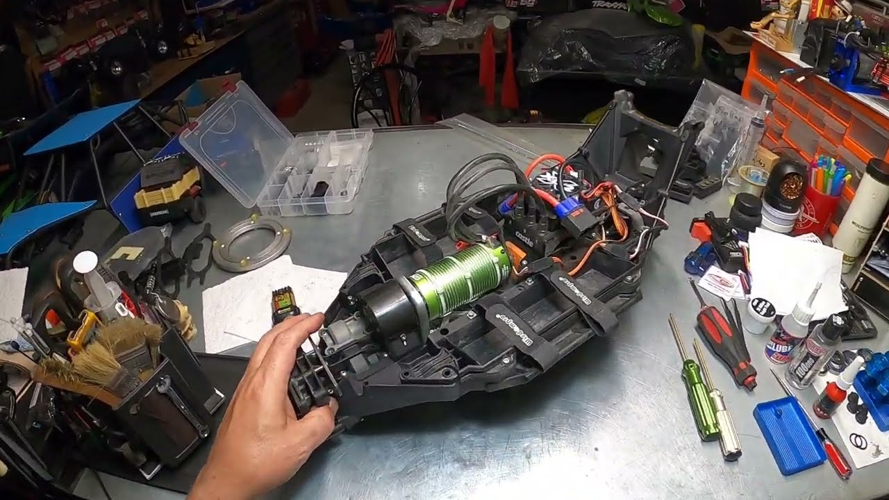 Traxxas X-Maxx and New Castle 1721 1260kv testing.