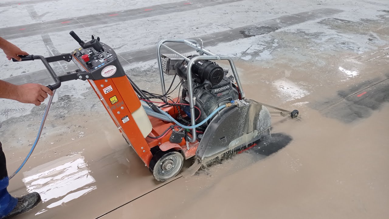 Rezač špár HUSQVARNA FS524 v akcii