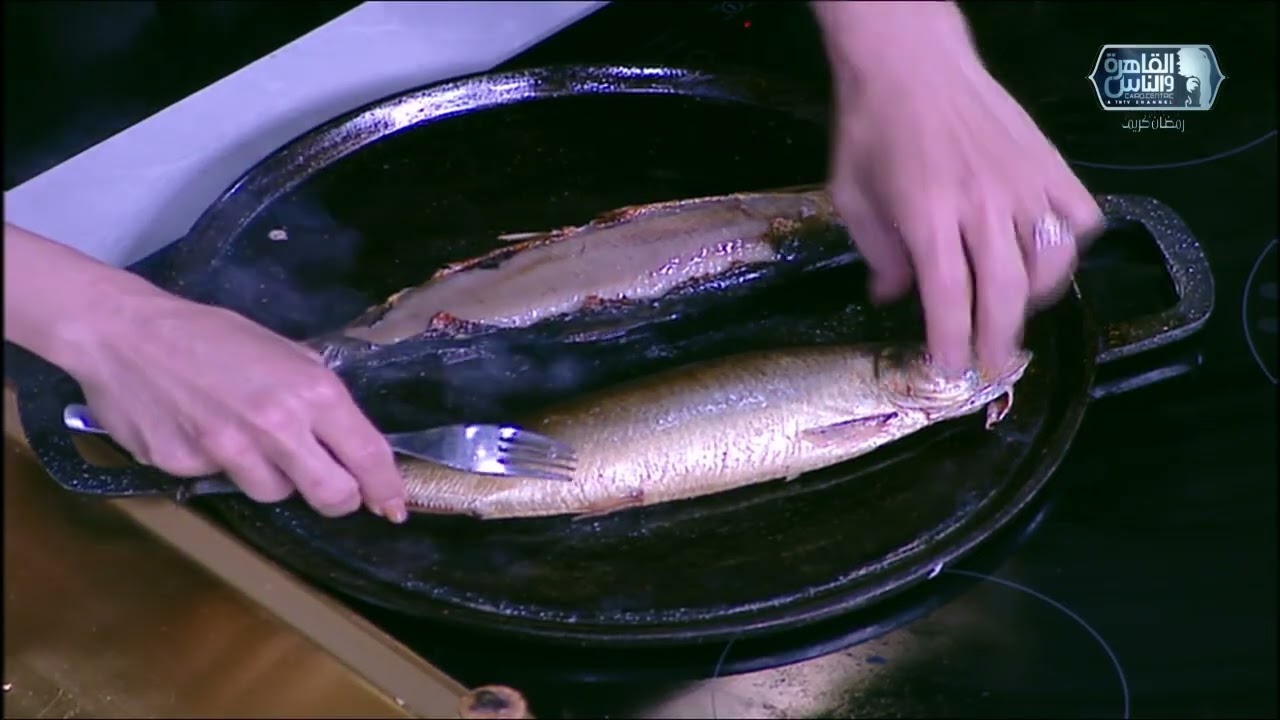 الطريقة الصح لتقشير الرنجة من غير ما تتقطع مع الشيف مي يعقوبي 😋👇