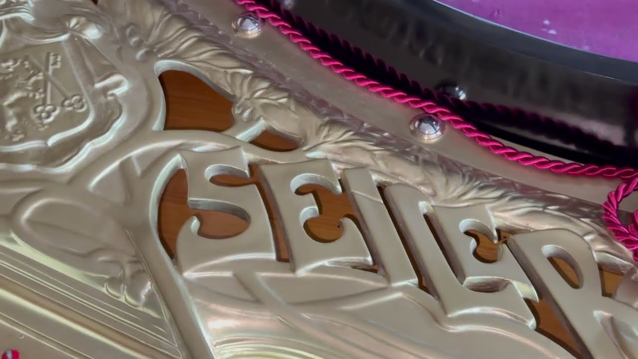 Как ставят струны на рояль...