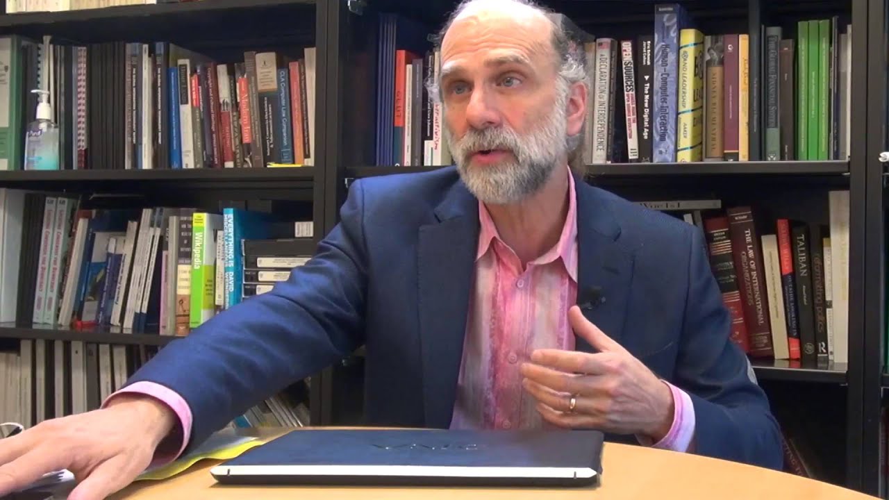 Bruce Schneier: The Security Mindset