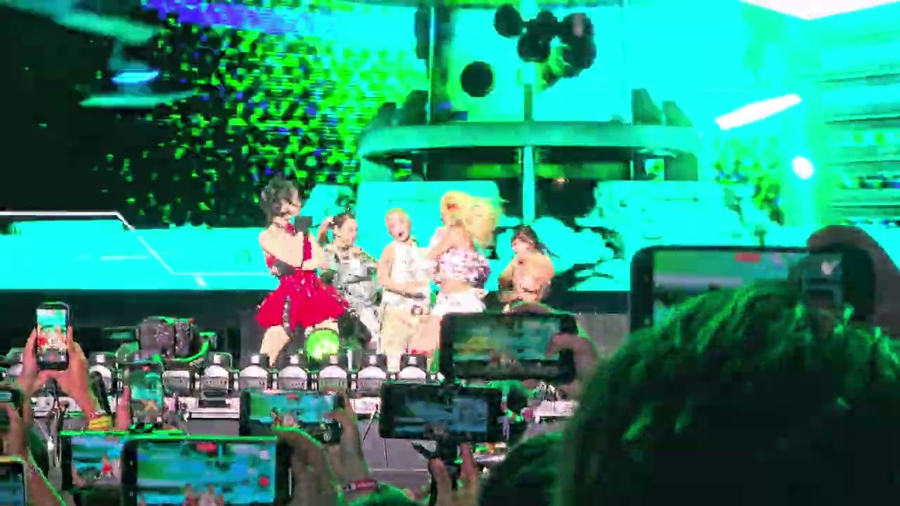 Undefeated (XG SPOOKY Halloween, Hong Kong)