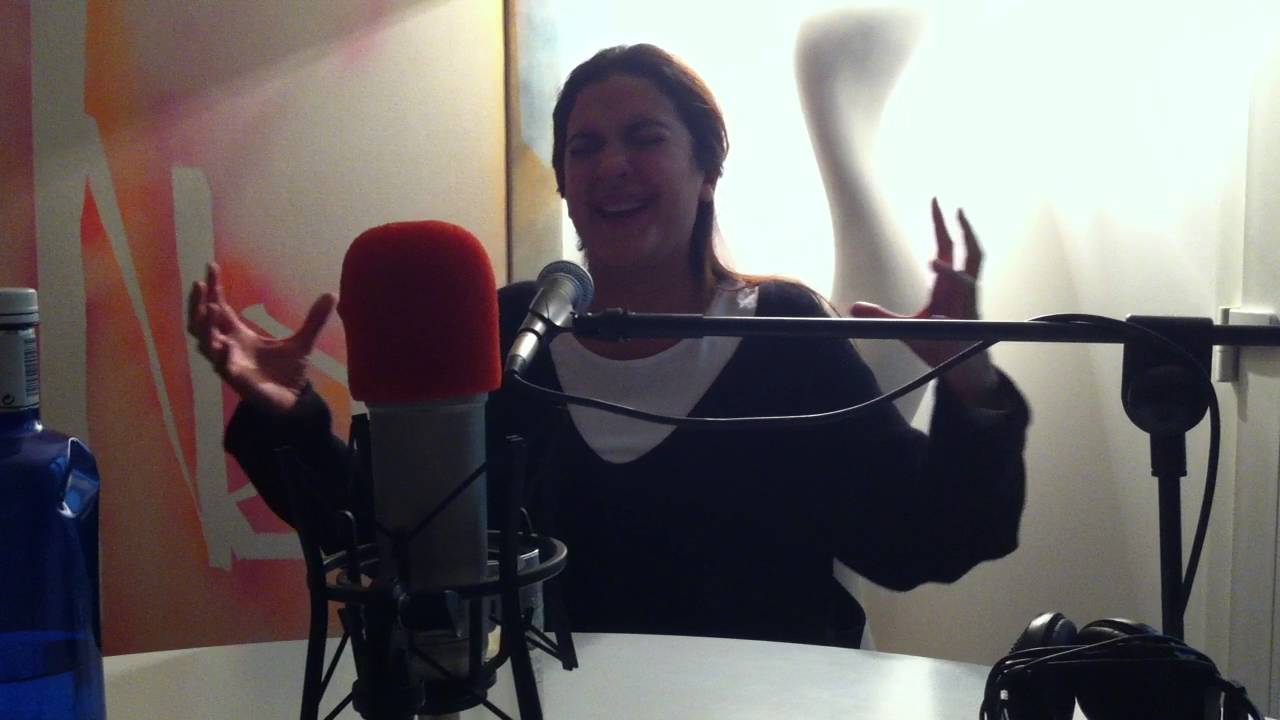 Alba Molina canta 