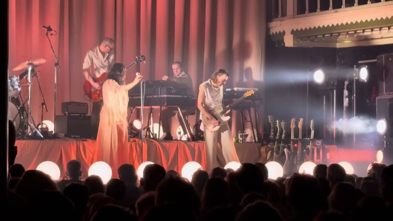 Maria Mena in Paradiso 2025 ; the guitar solo is back !