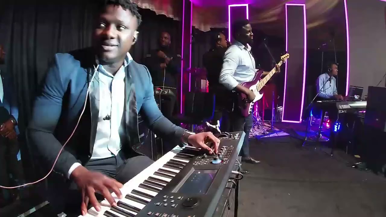 THIS IS TOO HOT O!!! 'THE CHE CHE MEDLEY'. MUST WATCH!!! KOKO BASS / BAND CAM