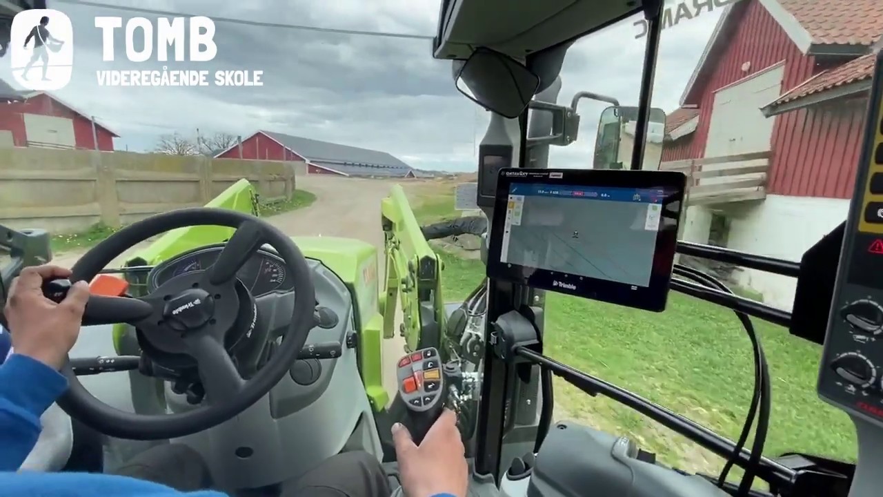 Claas Arion 460 p&aring; Tomb