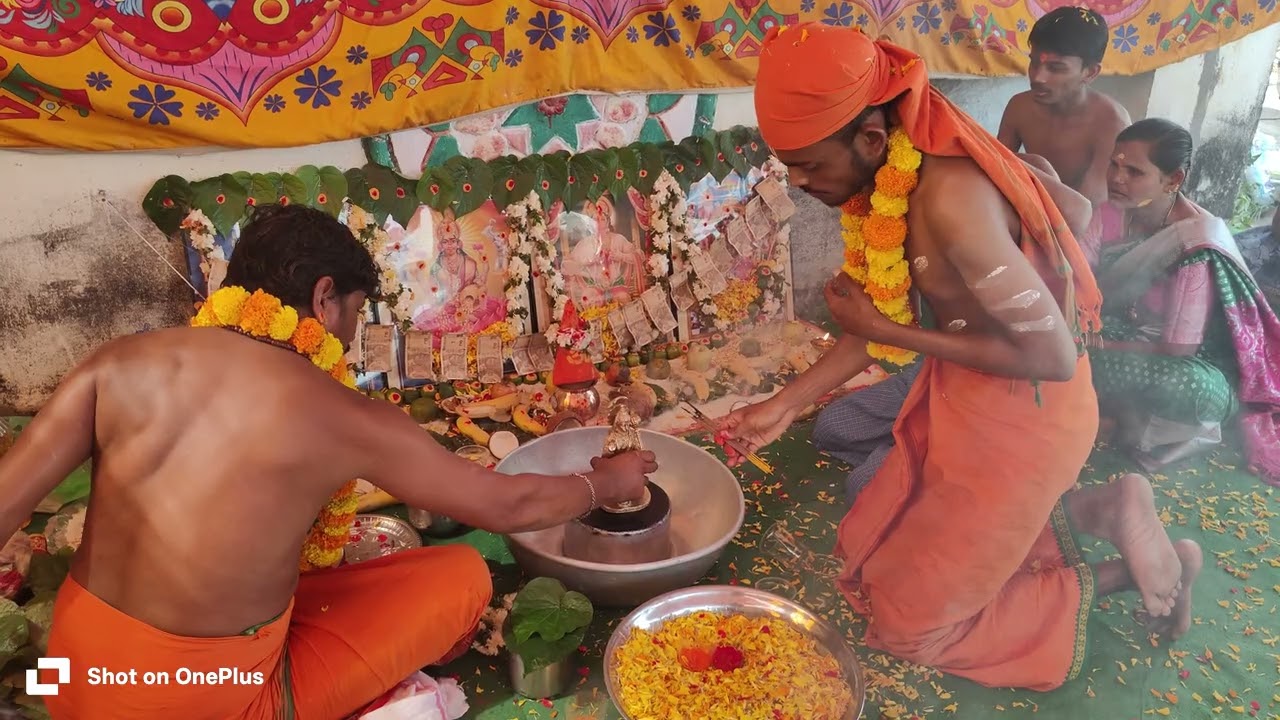 Anjaneya Swamy Abhishekam.    ఆంజనేయ స్వామి అభిషేకం..🙏