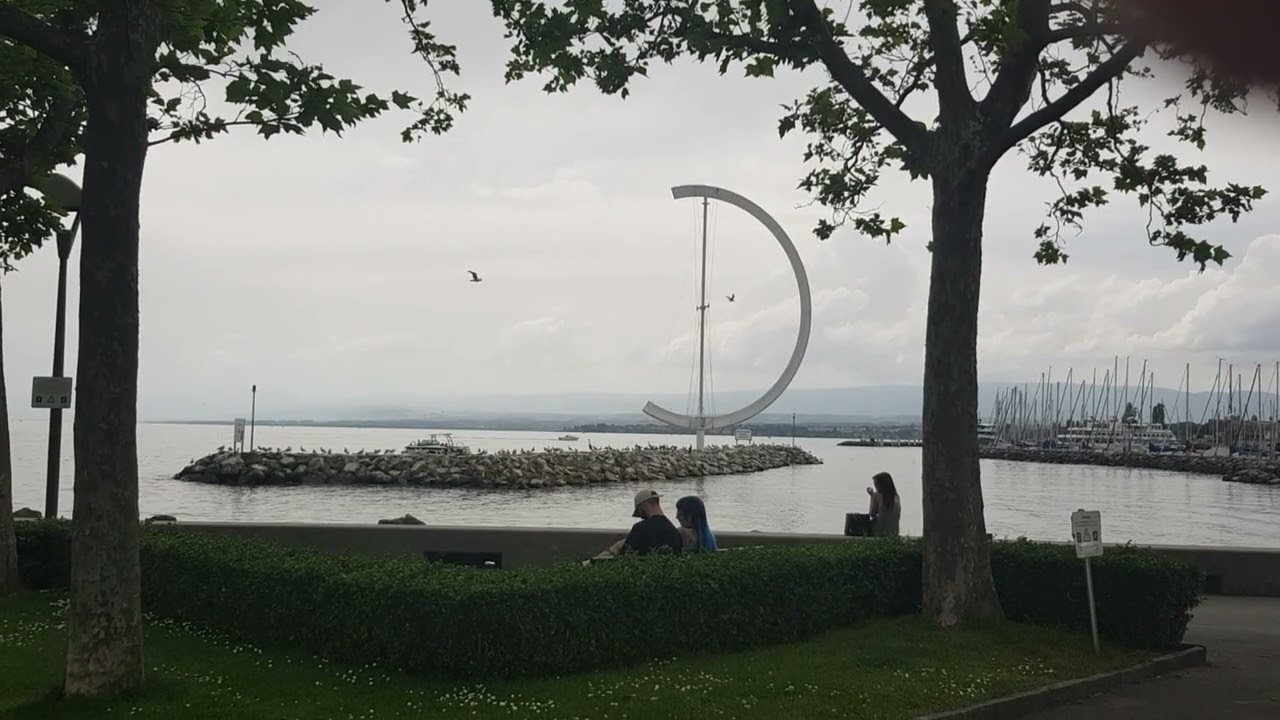 Le Lac Léman avec ses bateaux on dirait le Fleuve le Messissippi🌲 Switzerland 🇨🇭🇨🇭🇨🇭