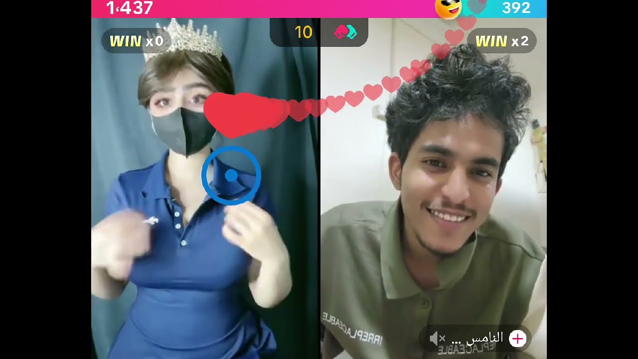 زوزي تفتح ازرار صدرها مقابل التكبيس