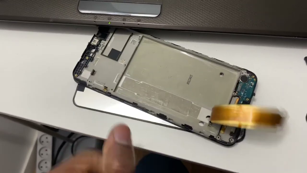 Comment changer l’écran de son wiko Power U30 facilement ( astuces pour décoller l’écran)￼