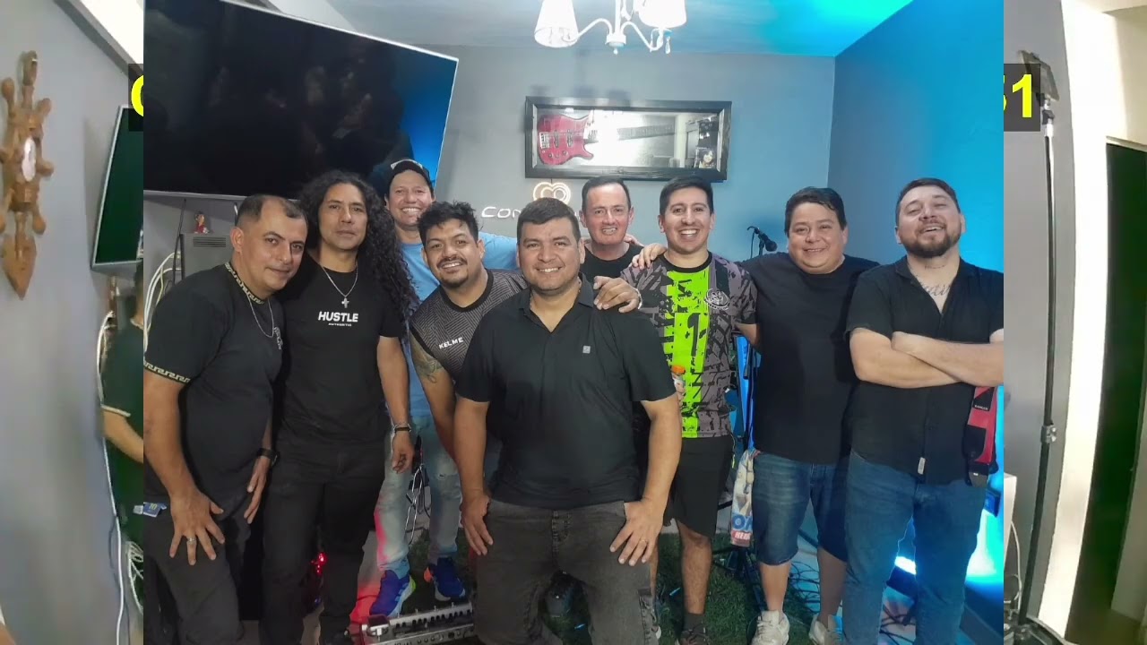 Grupo iluminados en vivo streaming conections celulares. Negro Sosa