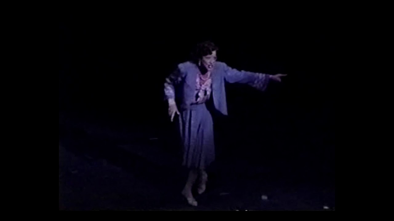 Linda Lavin sings 