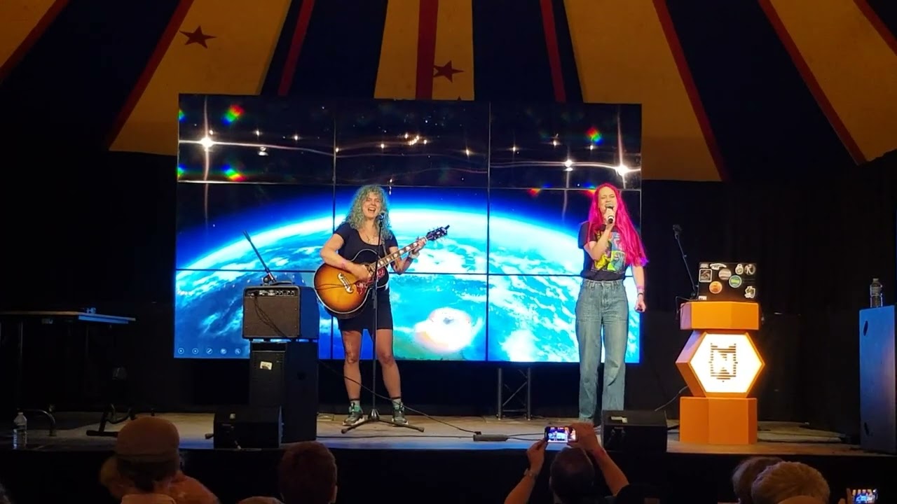A hole in Mexico - Live song by Melanie During and Eva Barends