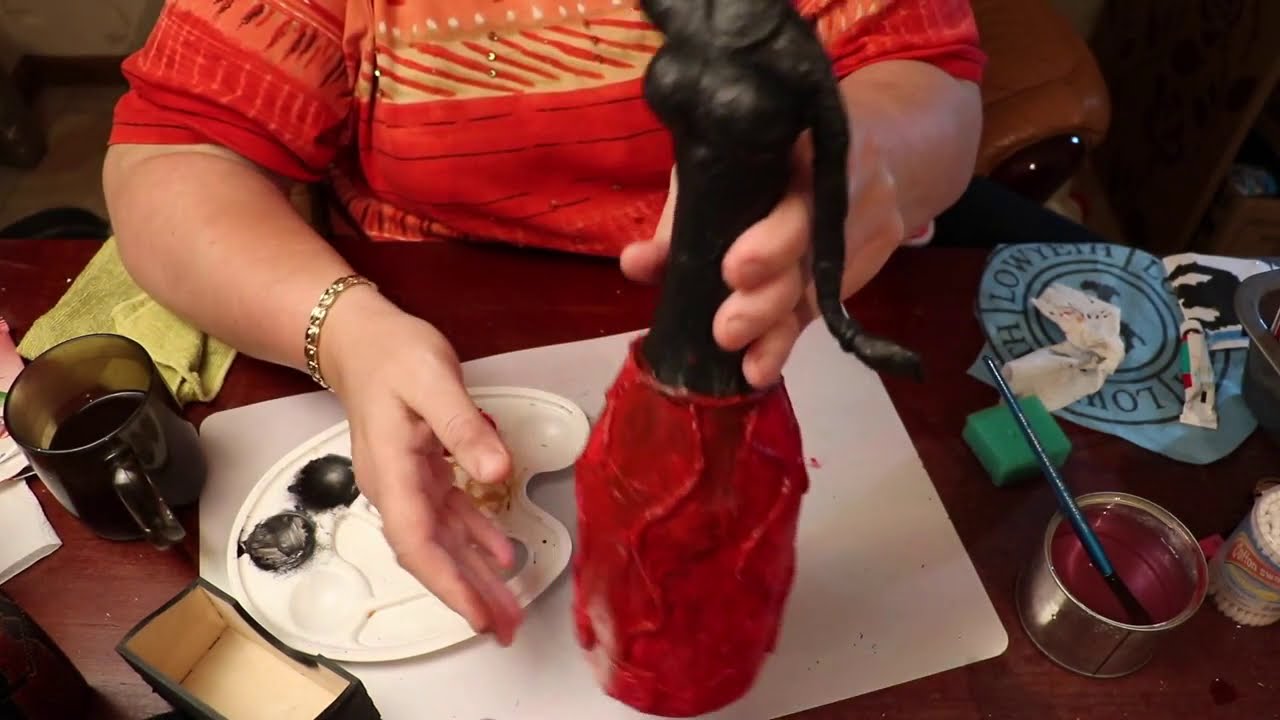 Декоративная кукла из стеклянной бутылки в технике папье-маше.