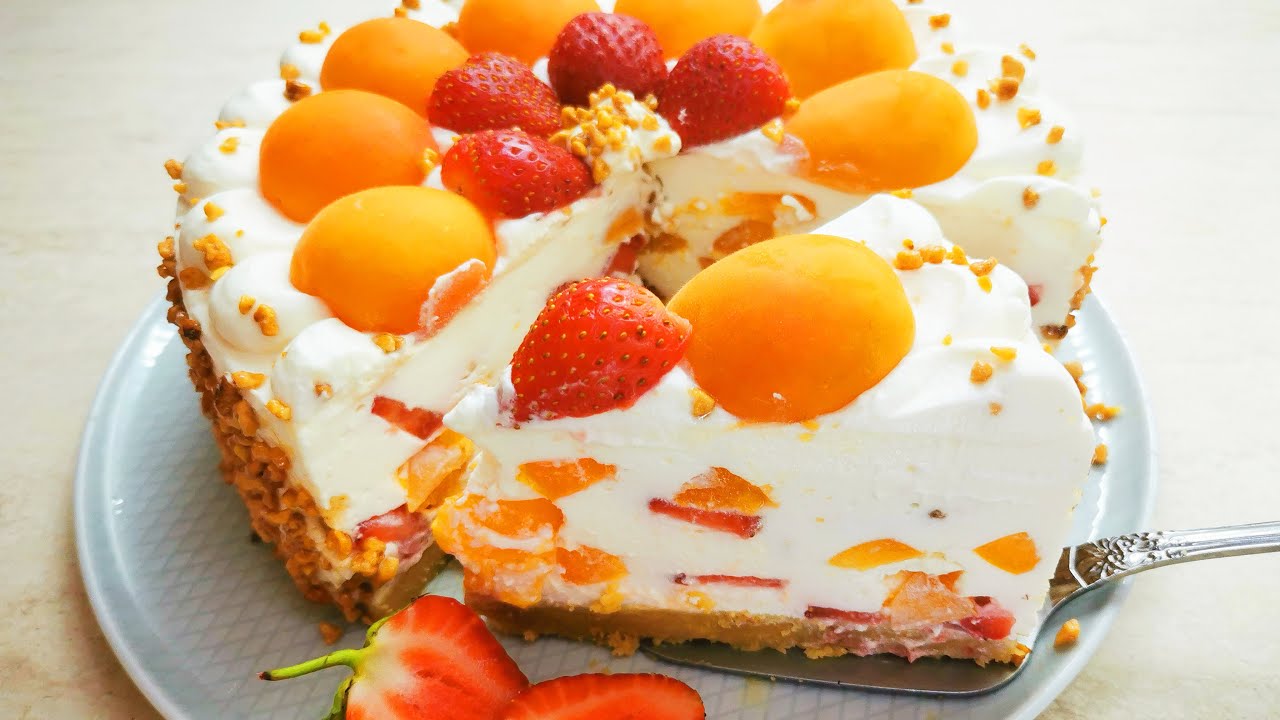 Нежный и вкусный! Йогуртовый торт без выпечки рецепт с абрикосами и клубникой