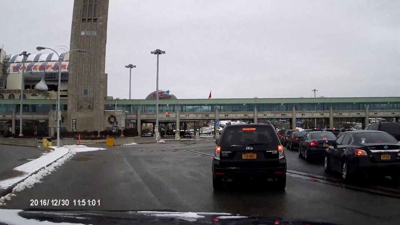 from USA to Canada via Rainbow Bridge