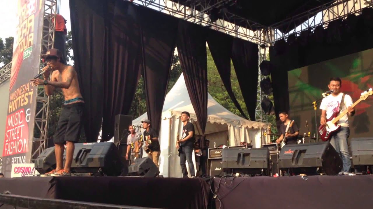 Monkey Boots - Tundukkan Hatimu live at Street Wear Tour 2014