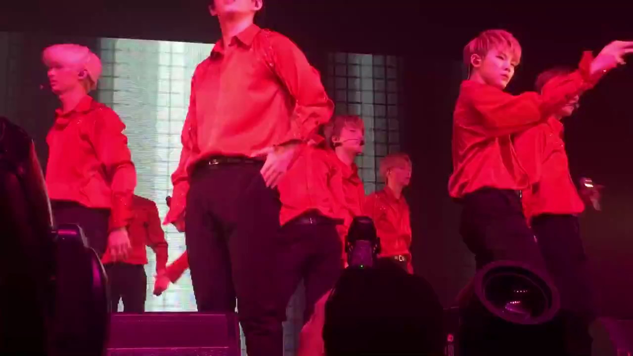 170827 SEVENTEEN (세븐틴) - ROCK & CHUCK (엄지척) @ DIAMOND EDGE IN NYC