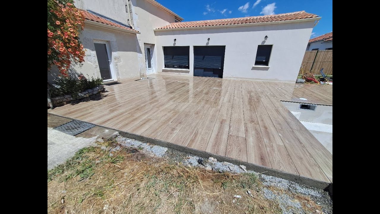 Terrasse sur plot 30x120 #Jardiscine #paysagiste  en Vendée #